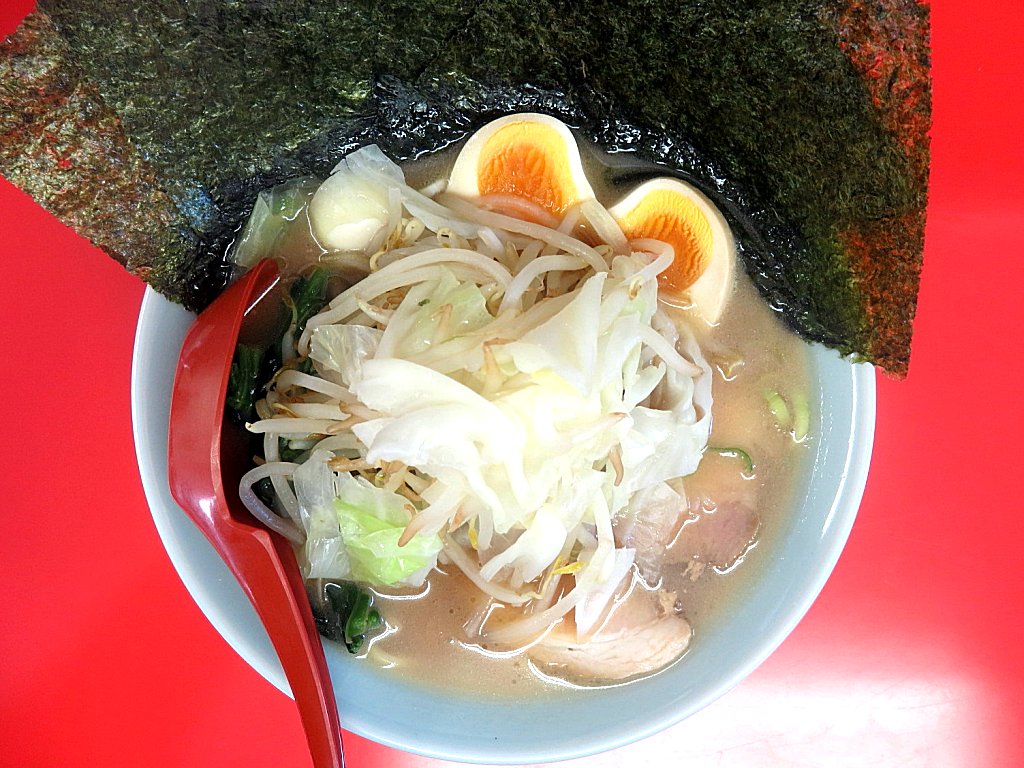 ラーメン（醤油）＋味付玉子＋もやしキャベ＋のり増し&nbsp; 1200円