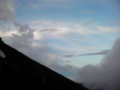 束の間の青空
